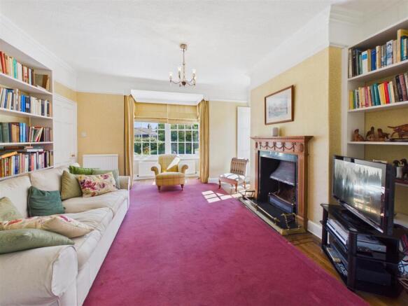 5 bed Detached for sale Image 9