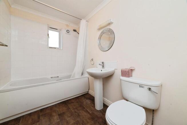 2 bed Detached for sale Image 10
