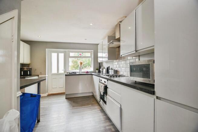 3 bed Semi-Detached for sale Image 4