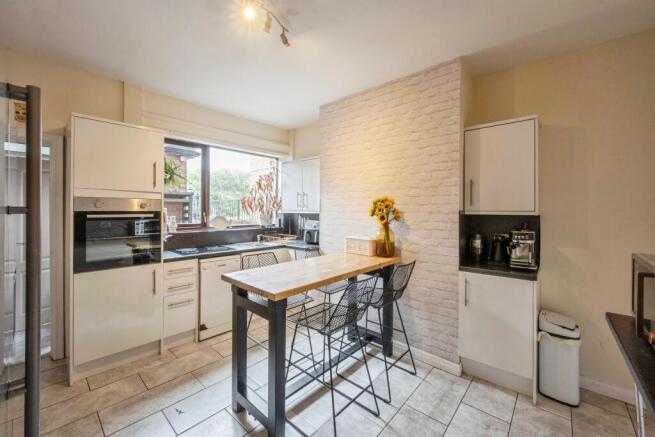 3 bed Terraced for sale Image 7