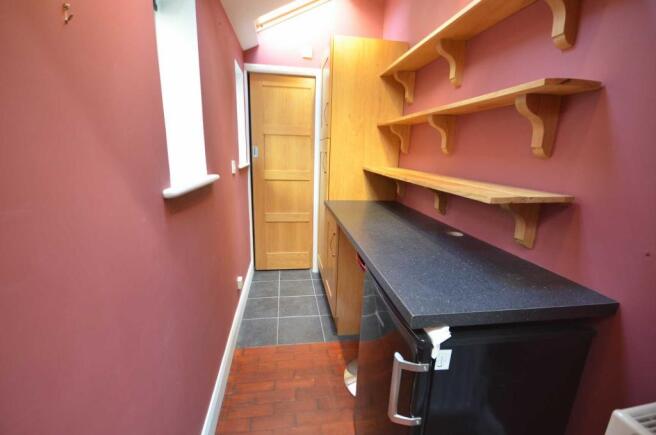 Entrance hall/ utility