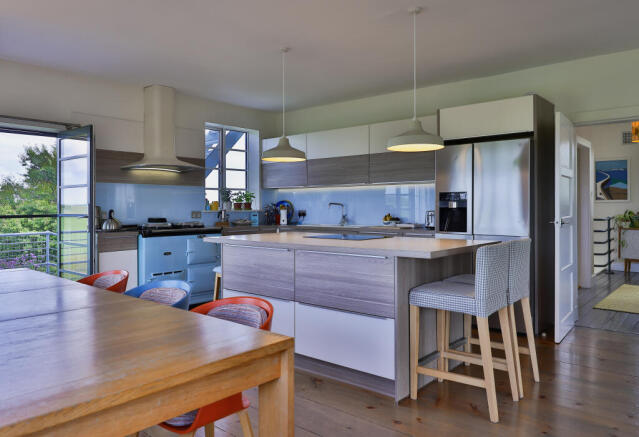 4 bed Detached for sale Image 5