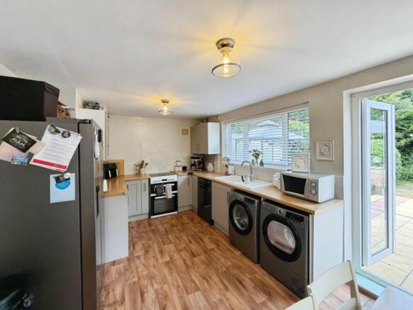Ring Road, Flackwell Heath photo 4