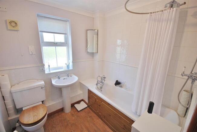 37 Maple Grove, Holb