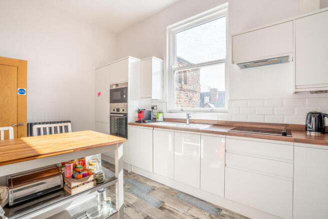 2 bed Apartment for sale Image 7