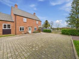 83, Freemans Way, Towcester NN12 8FQ