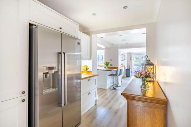 5 bed Semi-Detached for sale Image 5
