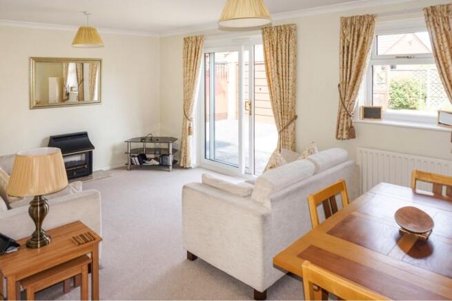 Lounge/Dining Room