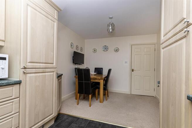 2 bed Apartment for sale Image 10