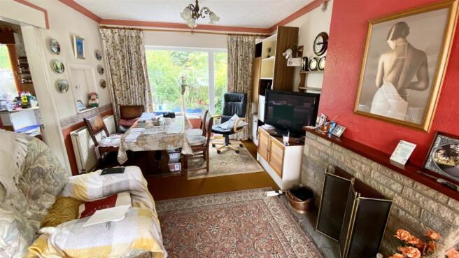 LOUNGE/DINING ROOM