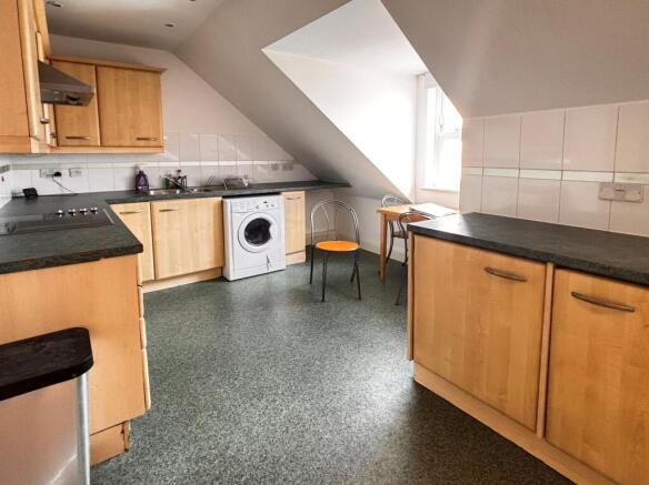 LOUNGE/DINING ROOM/KITCHEN