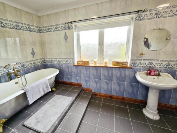 En-Suite Bathroom