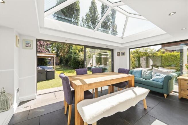Wilford Avenue, Sale – pohled 5
