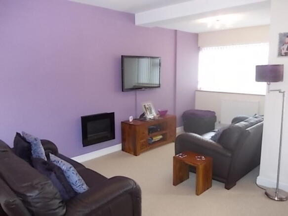 Lounge  S66 1UE