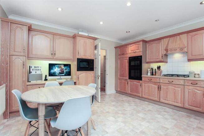 kitchen breakfast room.jpg