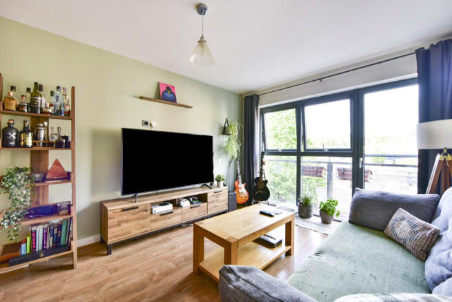 2 bed Flat for sale Image 6
