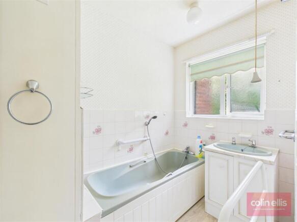 2 bed Flat for sale Image 12