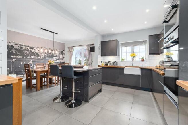 24 Millfield Close-3.jpg