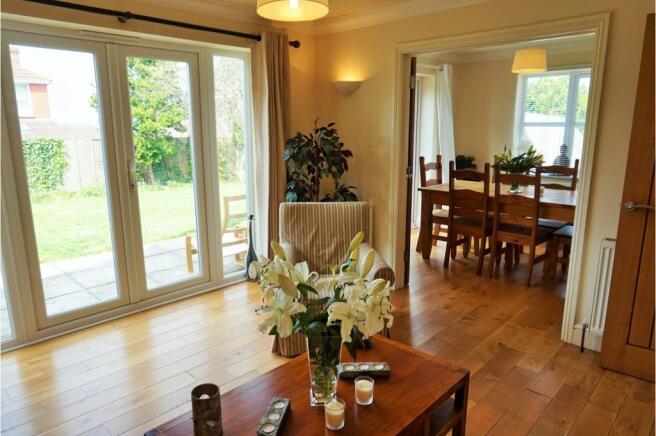 Lounge/Dining Room