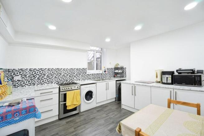 4 bed Terraced for sale Image 6