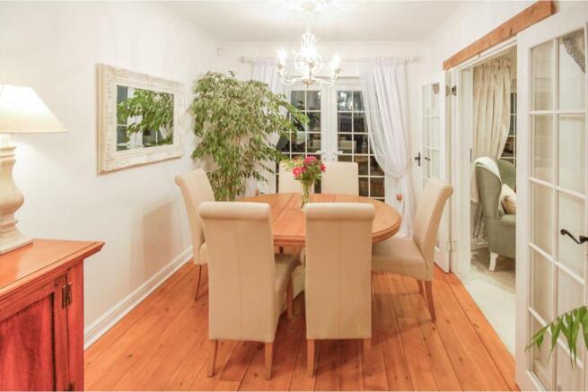 Lounge/Dining Room