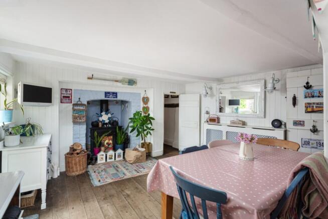 5 bed Detached for sale Image 6