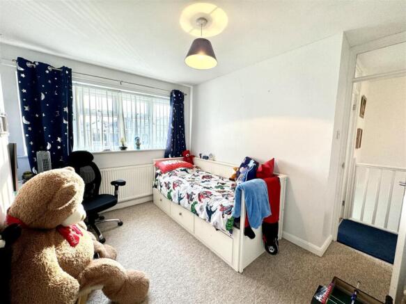 BEDROOM 2
