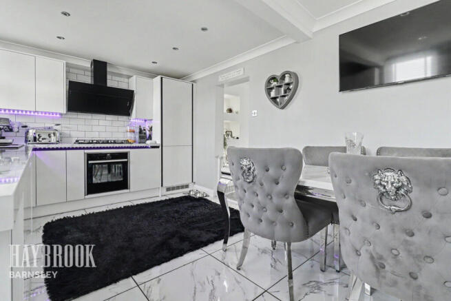 3 bed Semi-Detached for sale Image 8