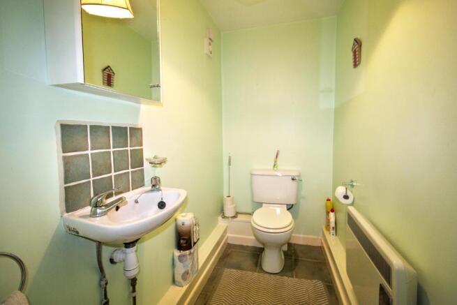 Rose Way, Cirencester, Gloucestershire, GL7 1PS photo 4