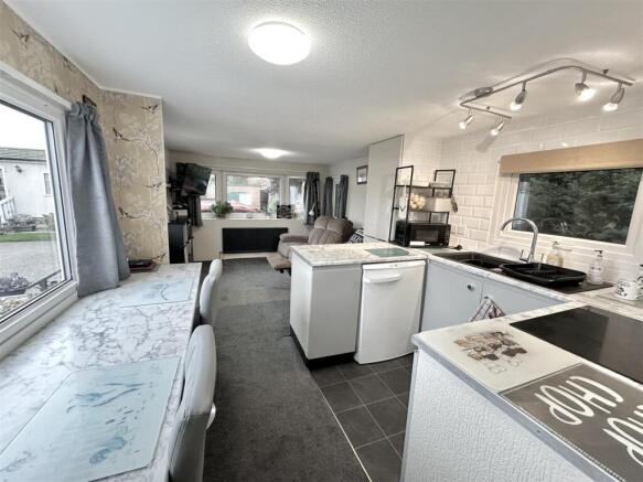 1 bed Park Home for sale Image 4