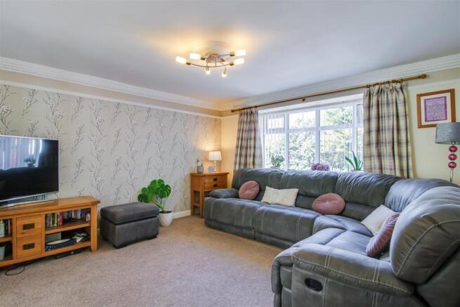 4 bed Detached for sale Image 7