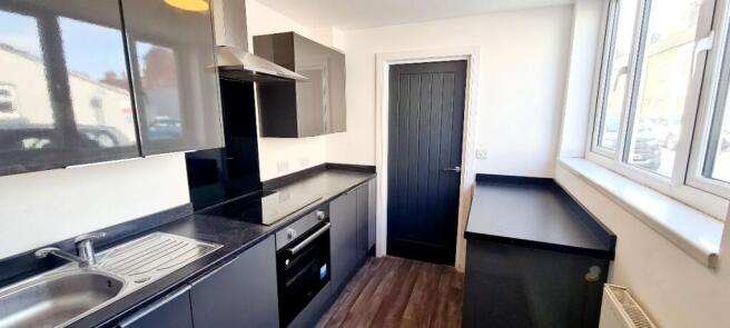 2 bed Flat to rent Image 6