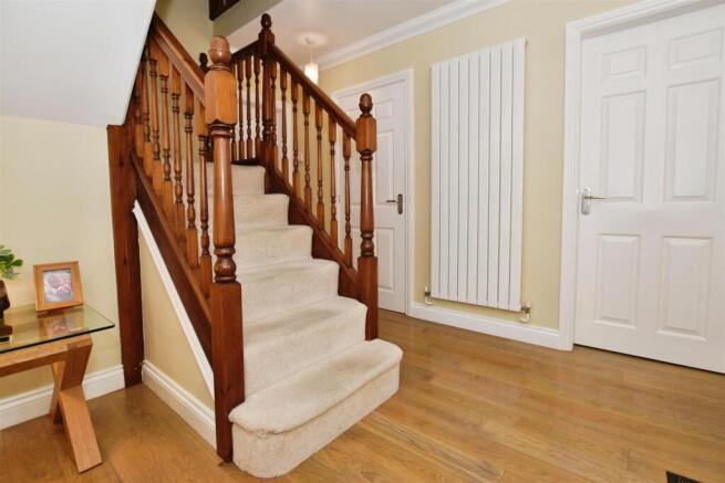 4 bed Detached for sale Image 7