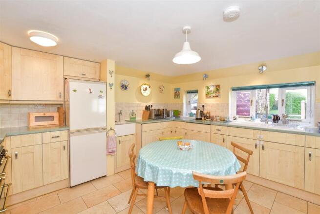 Kitchen/ Breakfast Room