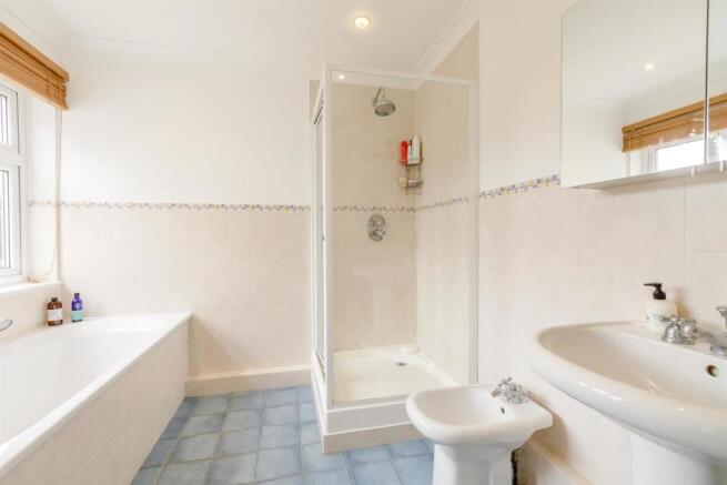 En Suite Bathroom.jpg