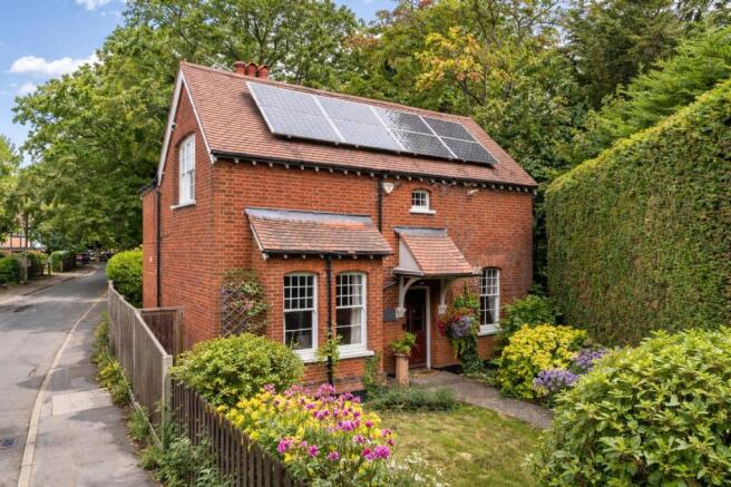 Littleheath Lane, Cobham, KT11 photo 4