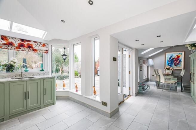 4 bed Town House for sale Image 8