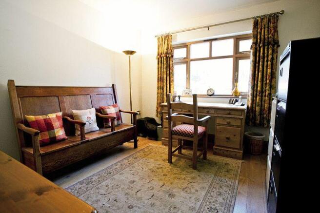 STUDY/SNUG
