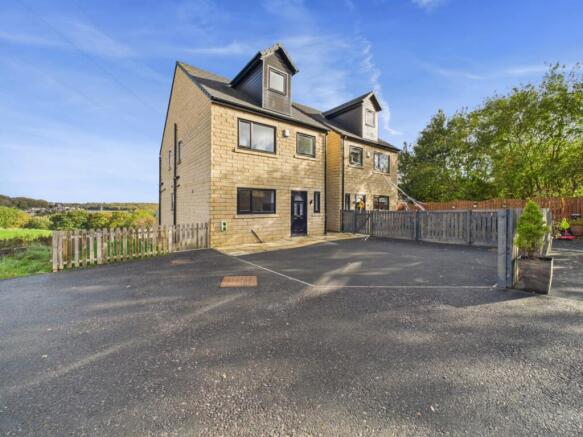 4 bed Detached to rent Image 12