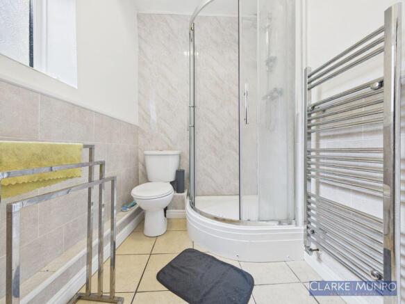 6 bed Town House to rent Image 4