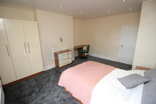 10 bed Terraced to rent Image 11