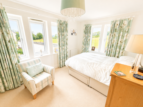 3 bed Semi-Detached for sale Image 11