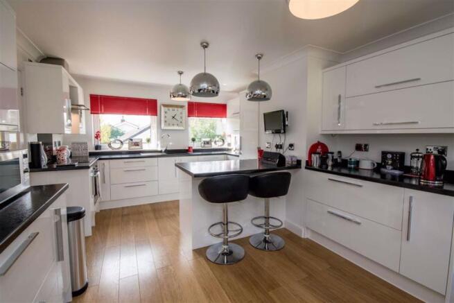 KITCHEN/BREAKFAST/DINING ROOM