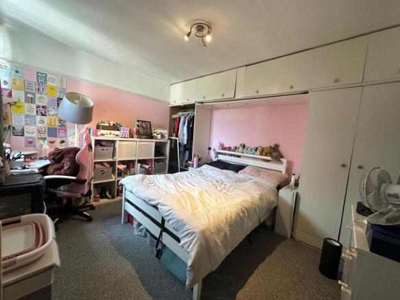 MAIN BEDROOM