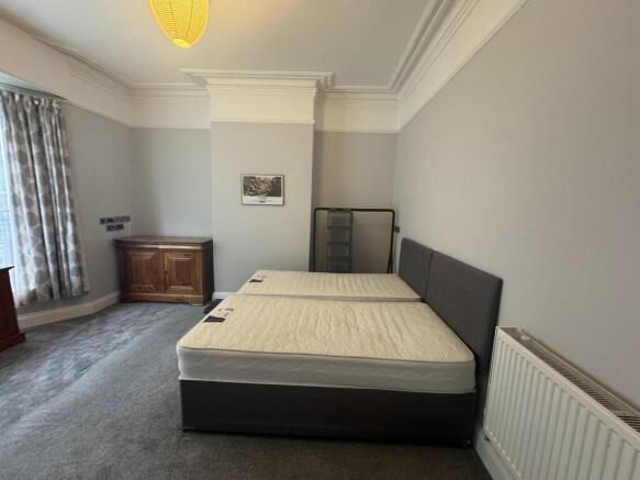 1 bed House Share to rent Image 5