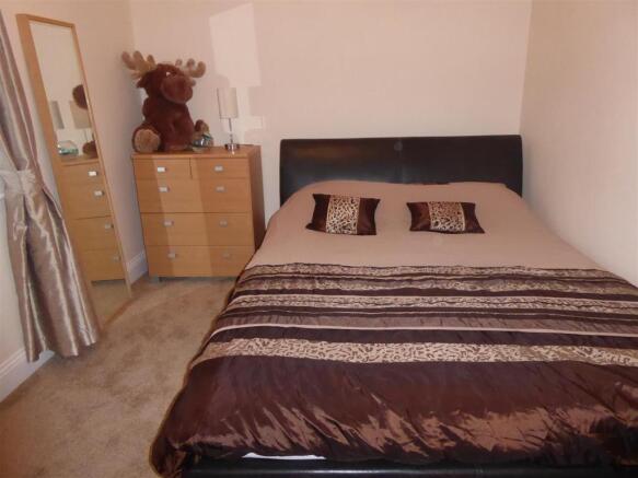 BEDROOM 2
