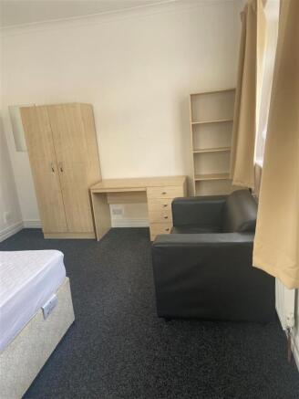 4 bed House Share to rent Image 8