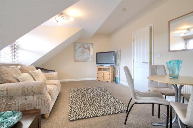 2 bed Flat for sale Image 6