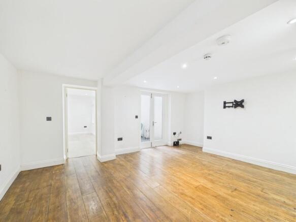 CAM04693G0-PR0099...