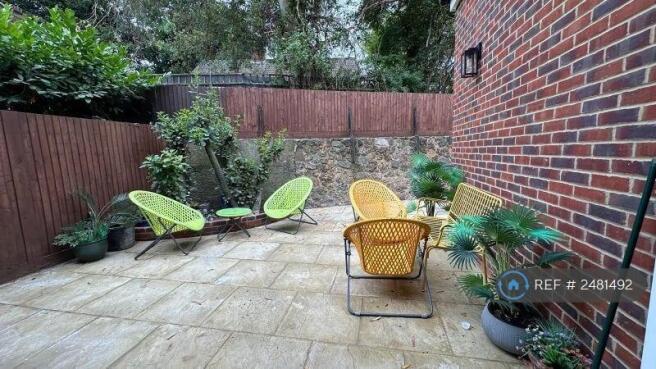 Outdoor Garden Space To Sit & Relax